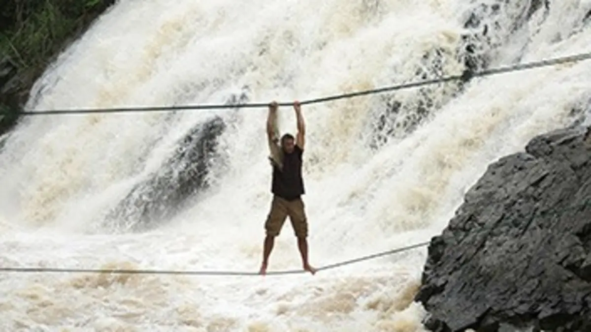Primal Survivor, l'aventurier de l'extrême S01E04 Dans la furie du Mekong