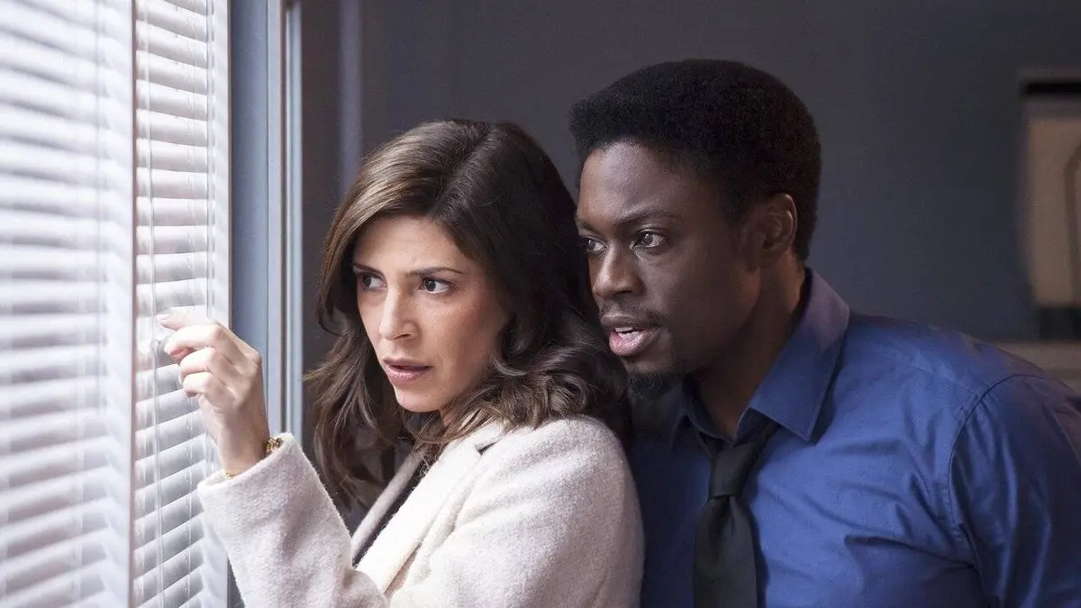 Private Eyes S01E07 Fausses notes