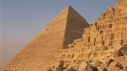Pyramides