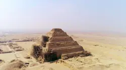 Pyramides : les mystères révélés Meïdoum et le mystère de la fausse pyramide