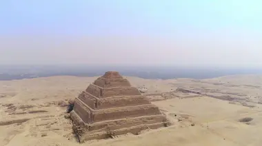 Pyramides : les mystères révélés Saqqarah, la première pyramide