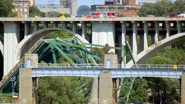 Ecroulement du pont autoroutier du Mississippi