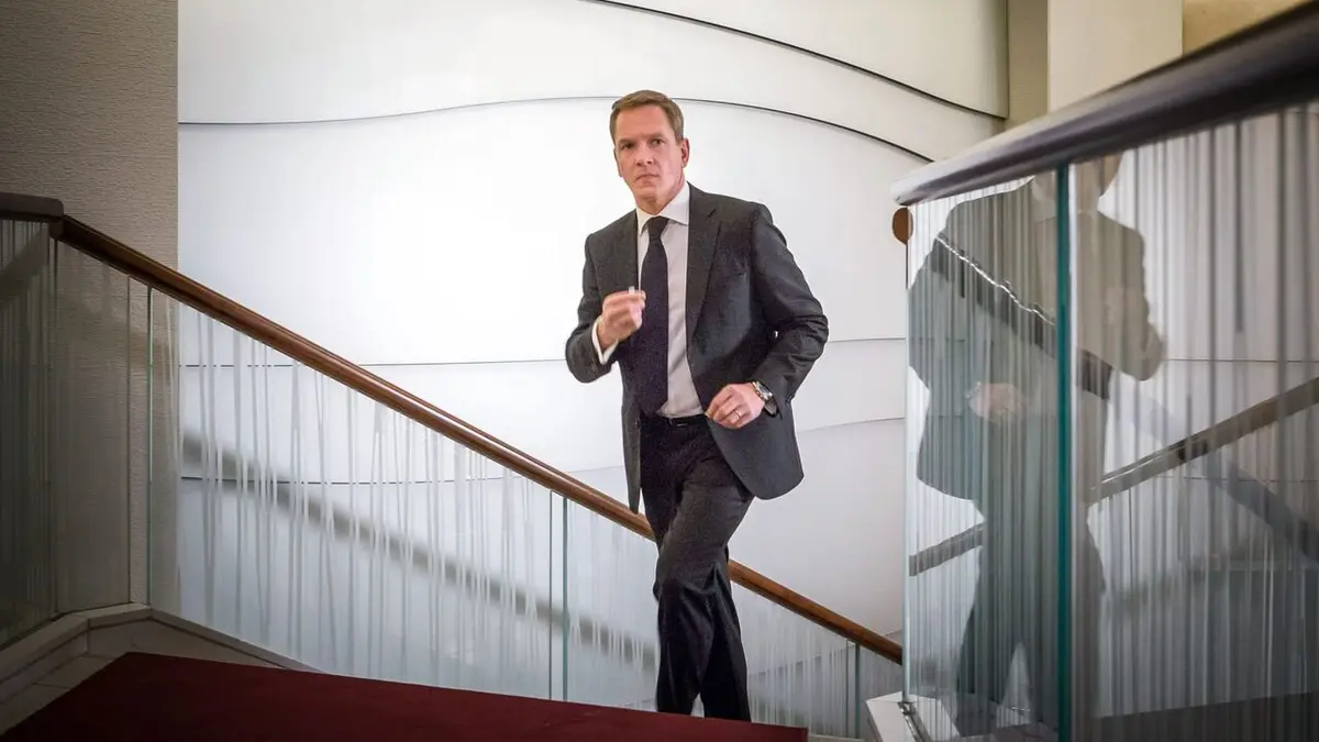 Quartier des banques S02E03 A la poursuite du diamant rouge