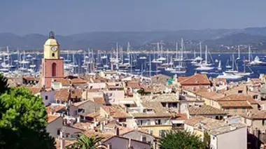 Saint-Tropez, un village face aux envahisseurs