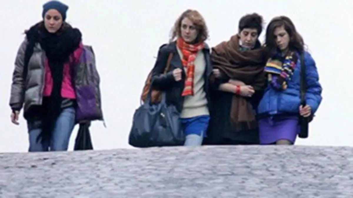 Quatre colombes sur l'antenne télé