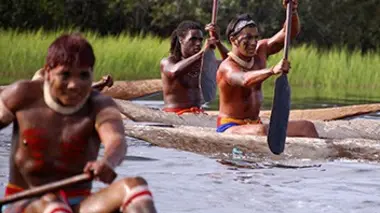 Course de canoë au Brésil