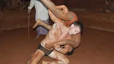 Combat de boue en Inde