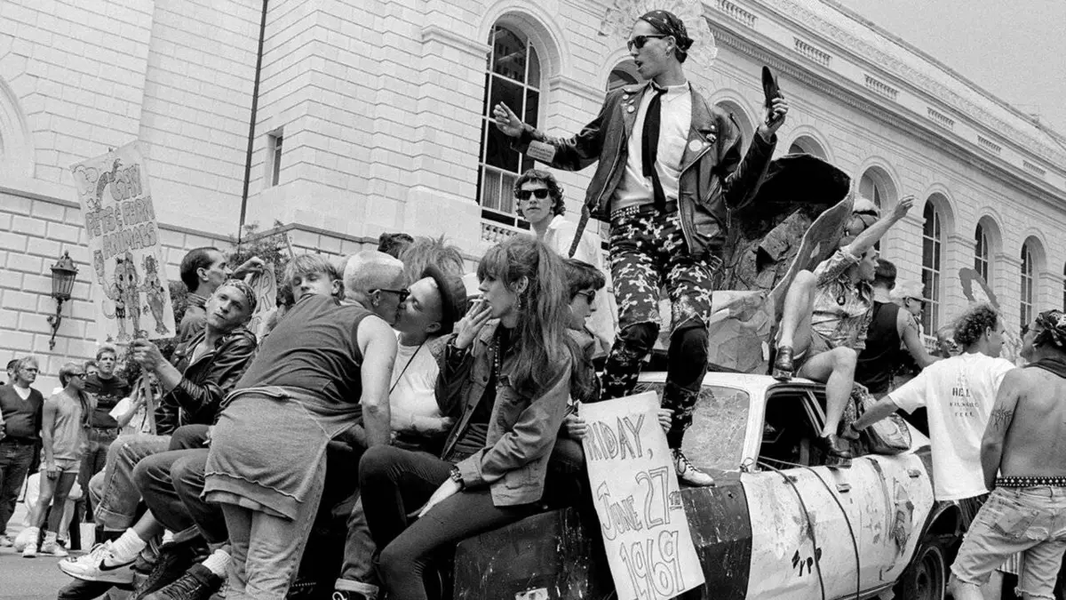 Queercore : quand les gays embrassent le punk