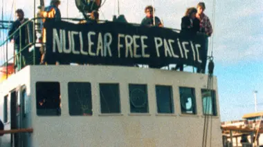Rainbow Warrior : meurtre dans le Pacifique Mourir pour Mururoa