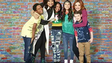 Raven S01E05 Nia maquille son mensonge
