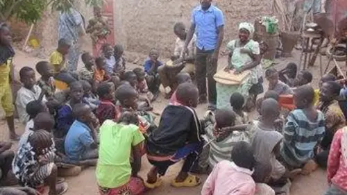 Regarde le monde E13 À l'école du monde