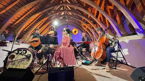 Renversant À Fougères-sur-Bièvre