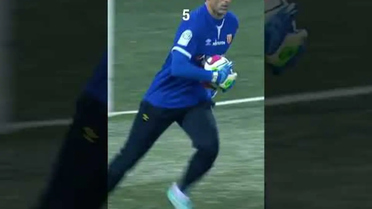 replay de ? 11 arrêts dans le même match ? Pas mal ! #rudyriou #ligue1 #ligue1mcdonalds #goalkeepersaves