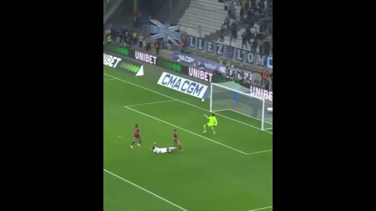 36-year-old Aubameyang strikes on the counter ⚡💨⚽…