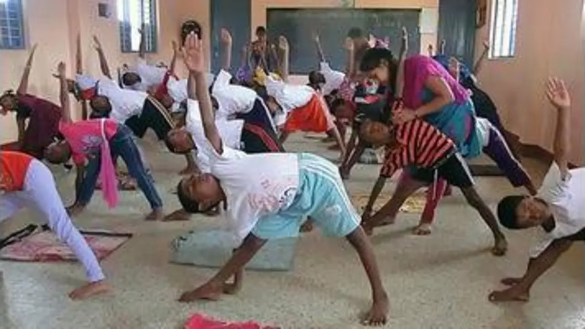 replay de 360° Géo - Yoga, médecine traditionnelle de l’Inde