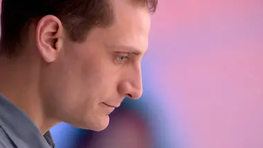 8 mois après, il trouve enfin le courage de lui avouer son amour