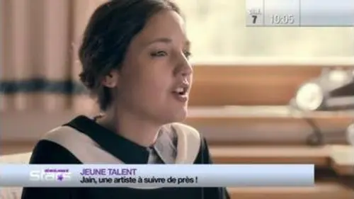 replay de Absolument Stars : Jain, une artiste à suivre de près !