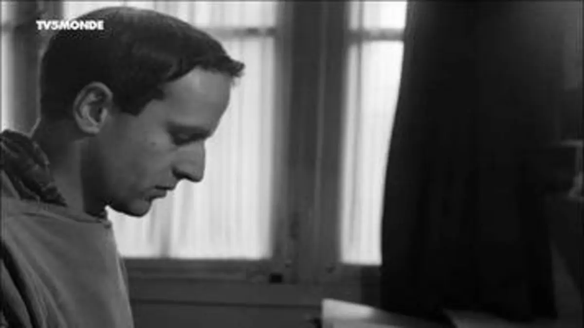 replay de Adaptation en BD de " L'Automne à Pékin "