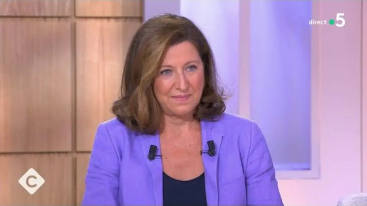 replay de Agnès Buzyn : un retour en politique ? - C à vous - 27/09/2023