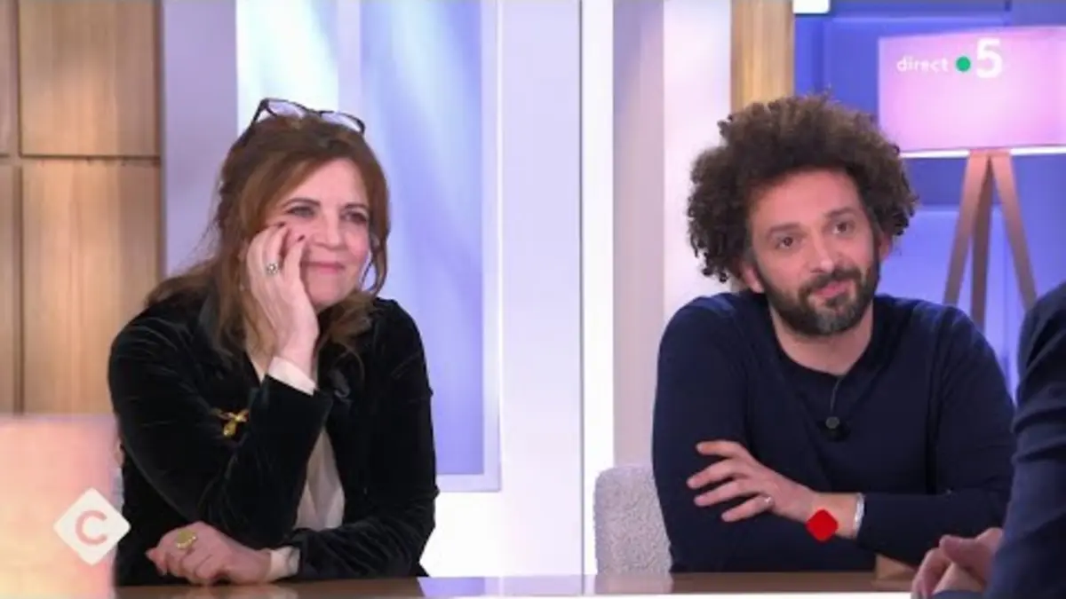 replay de Agnès Jaoui & William Lebghil, mère et fils de cinéma - C à Vous - 05/03/2024