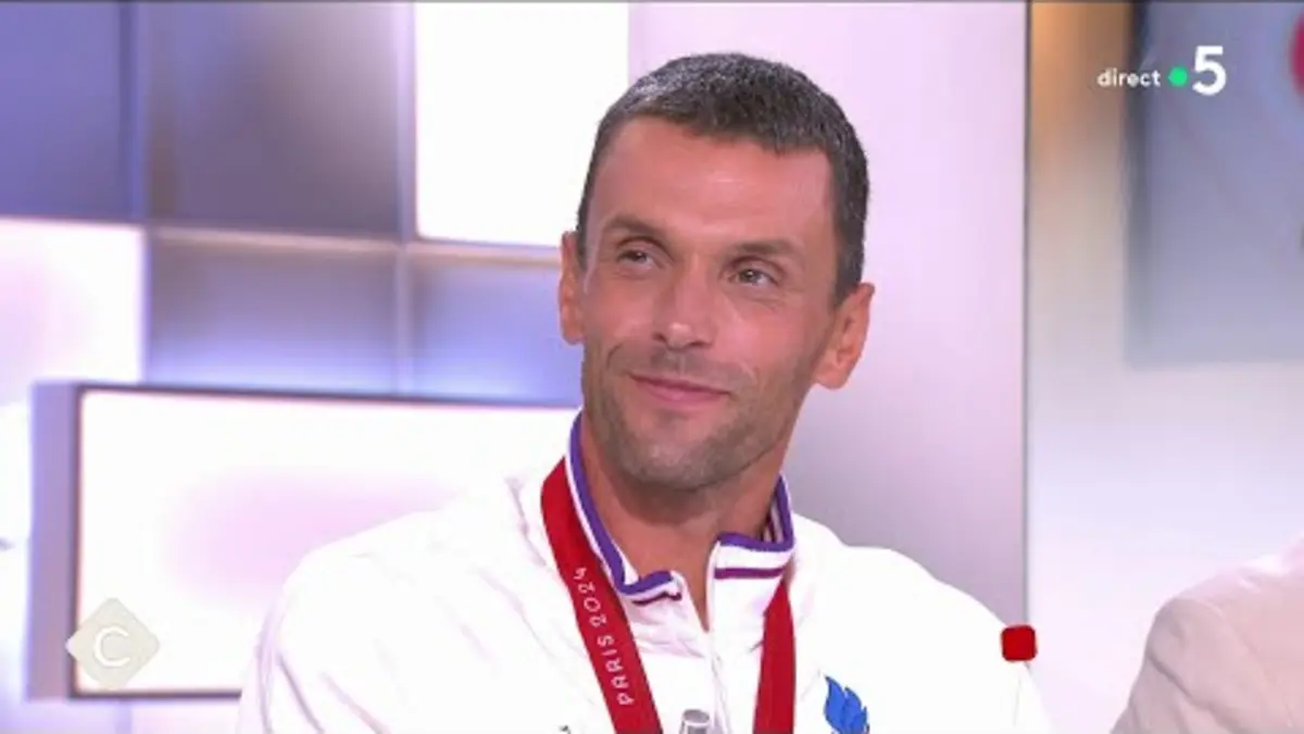 replay de Alexis Hanquinquant, invincible depuis plus de 5 ans - C à Vous - 03/09/2024