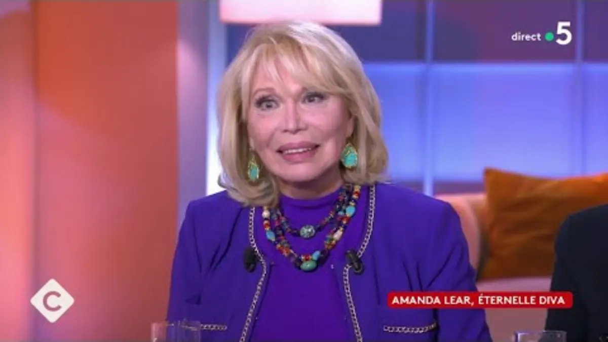replay de Amanda Lear, éternelle Diva - C à vous - 17/01/2024
