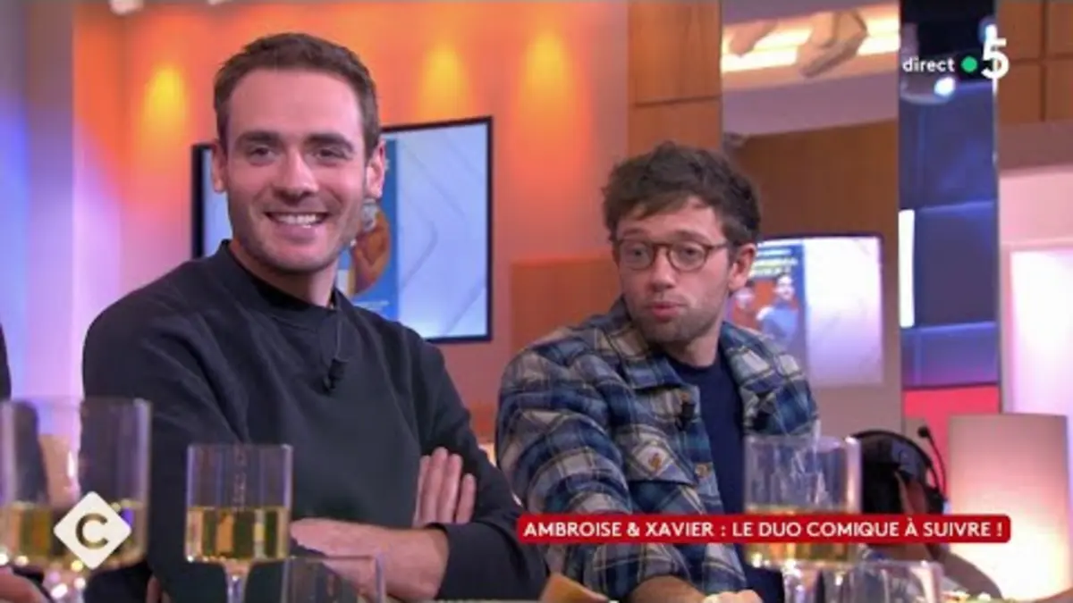replay de Ambroise & Xavier : le duo comique à suivre ! - C à vous - 27/11/2023