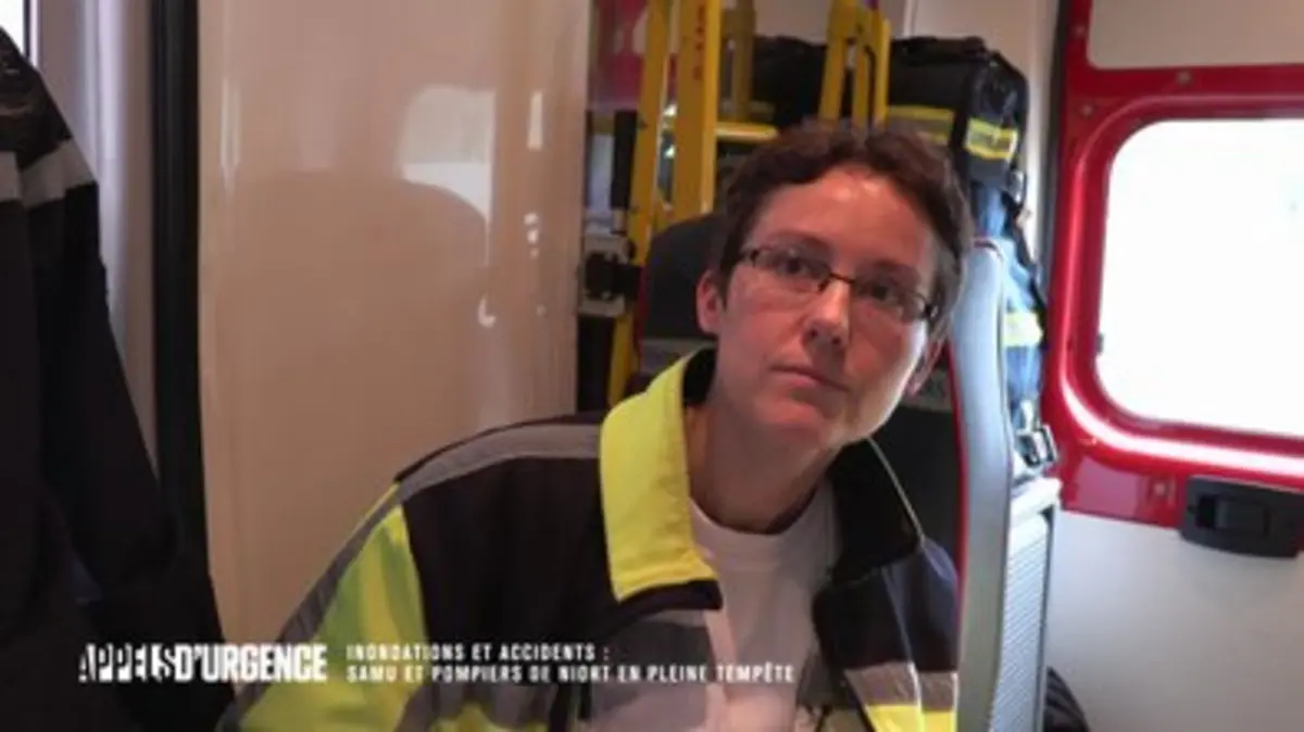 replay de Appels d'urgence - Inondations et accidents : SAMU et pompiers de Niort en pleine tempête