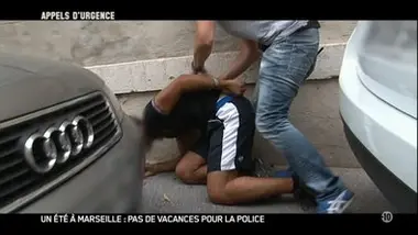Appels d'urgence - Un été à Marseille : pas de vacances pour la police