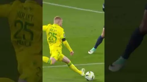 replay de Arnau Tenas repousse le danger !