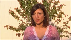 Au nom de la vérité - S01 E12 - Amour et arnaque