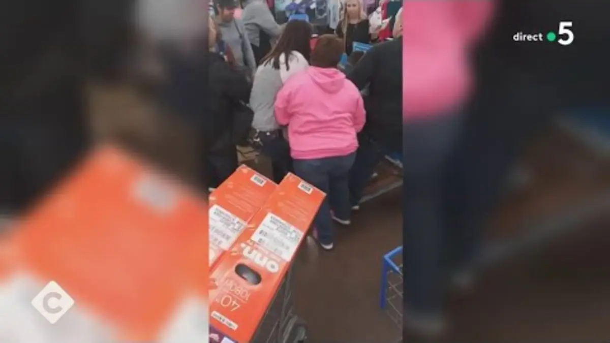 replay de Black Friday : entre discount et discorde - La Story - C à Vous - 24/11/2023