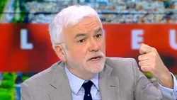 Brigitte Macron traite de "sales connes" des féministes : Pascal Praud RÉAGIT