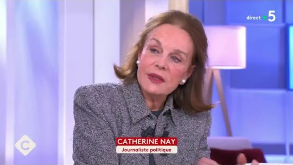 replay de Brigitte Macron, une première dame influente ? - C à vous - 16/11/2023