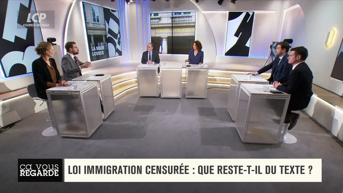 replay de Ça vous regarde - Loi immigration censurée : que reste-t-il du texte ?