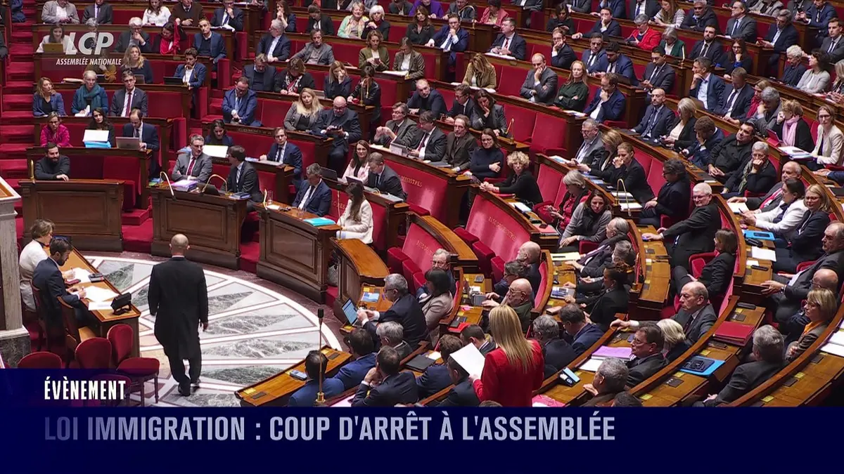 replay de Ça vous regarde - Loi immigration : coup d'arrêt à l'Assemblée | Emission spéciale - 11/12/2023