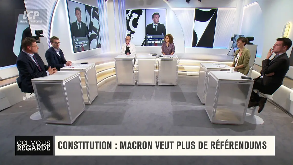 replay de Ça vous regarde - Réforme de la Constitution : Emmanuel Macron veut plus de référendums !