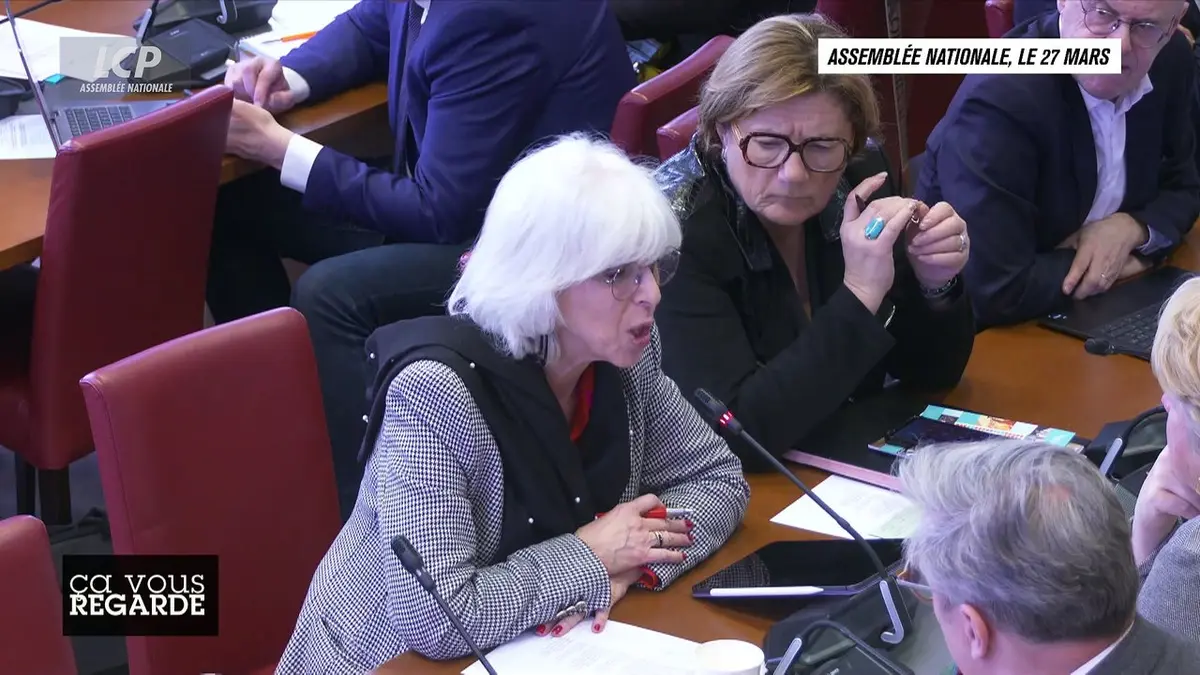replay de Ça vous regarde - Règles douloureuses au travail : la fin d'un tabou ?