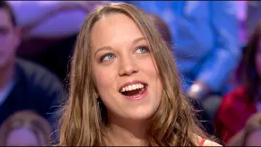 Camille ne s'attendait pas à le retrouver derrière le rideau