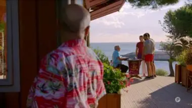 Camping paradis - S11 - E06 - Miss Camping (Partie 2)