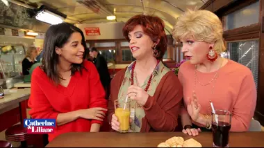 Catherine et Liliane du 29/11 avec Leïla Bekhti - CANAL+