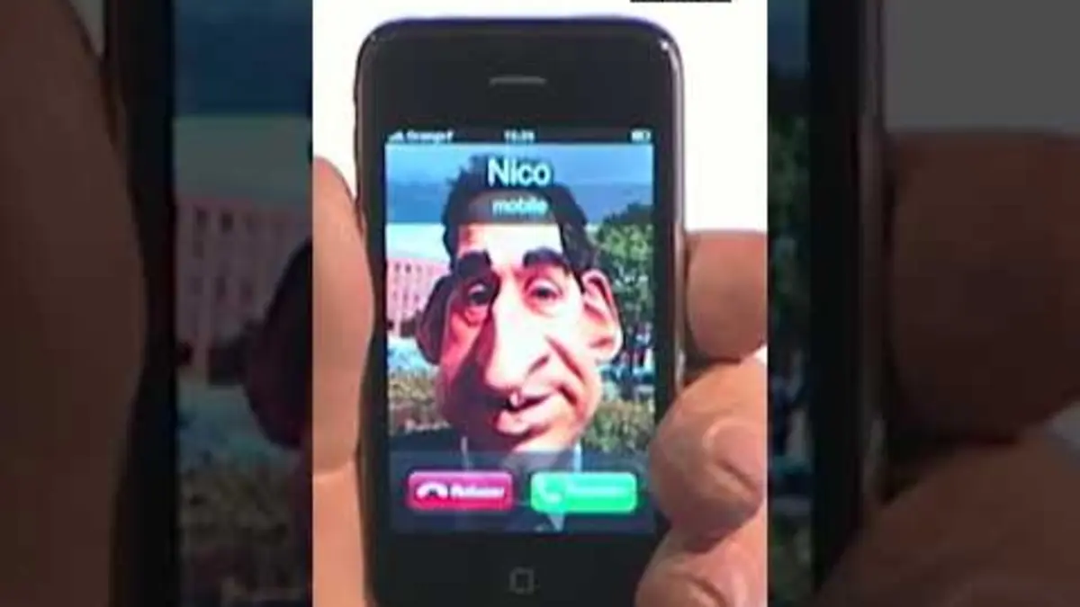 replay de Ce nouvel iPhone est très surprenant ! ? #Humour #Apple #LesGuignols