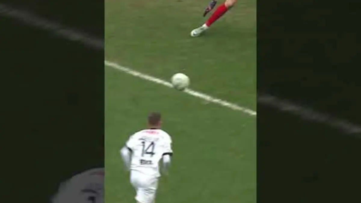 replay de Cette déviation de Martin Terrier ?