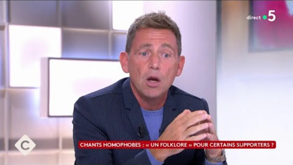 replay de Chants homophobes : le gouvernement veut serrer la vis - C à vous : l’intégral - 25/10/2024