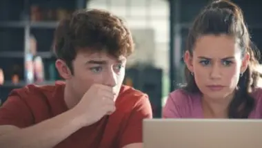 Clem - S12 E03 - A la guerre...