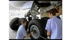 Comment c'est fait : Le Changement D'un Pneu d'Avion