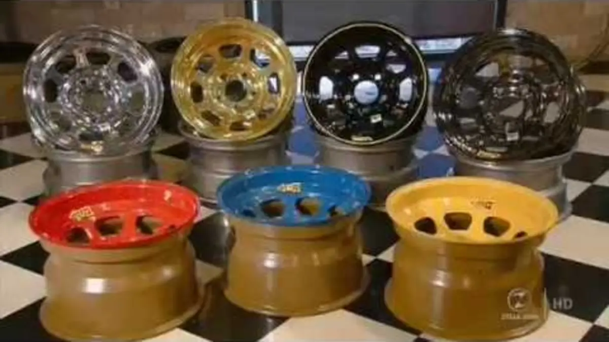 replay de Comment C'est Fait - S13E03 (,Rouleaux à musique,Pétroliers,Couteaux suisses,Roue de voiture)