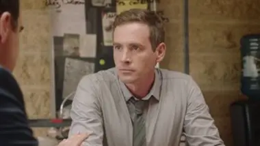 Contact - S01 E08 - Dans les murs