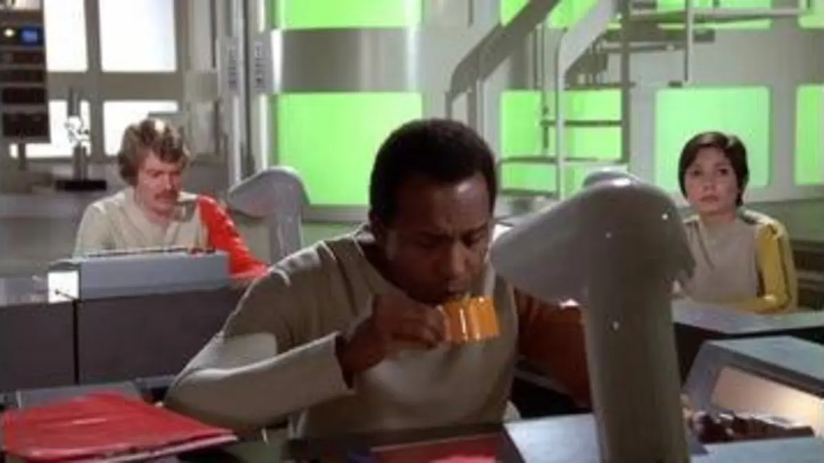 Cosmos 1999 : S1 E5 - Un autre royaume de la mort