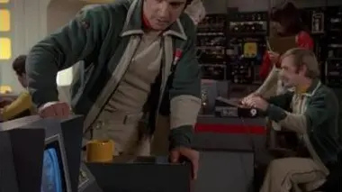Cosmos 1999 : S2 E22 - Le spectre
